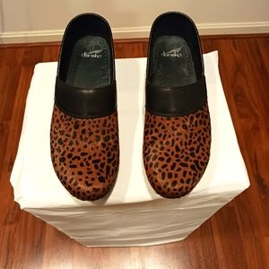 EUC Dansko Cheetah Print Clogs Dansko Size 41